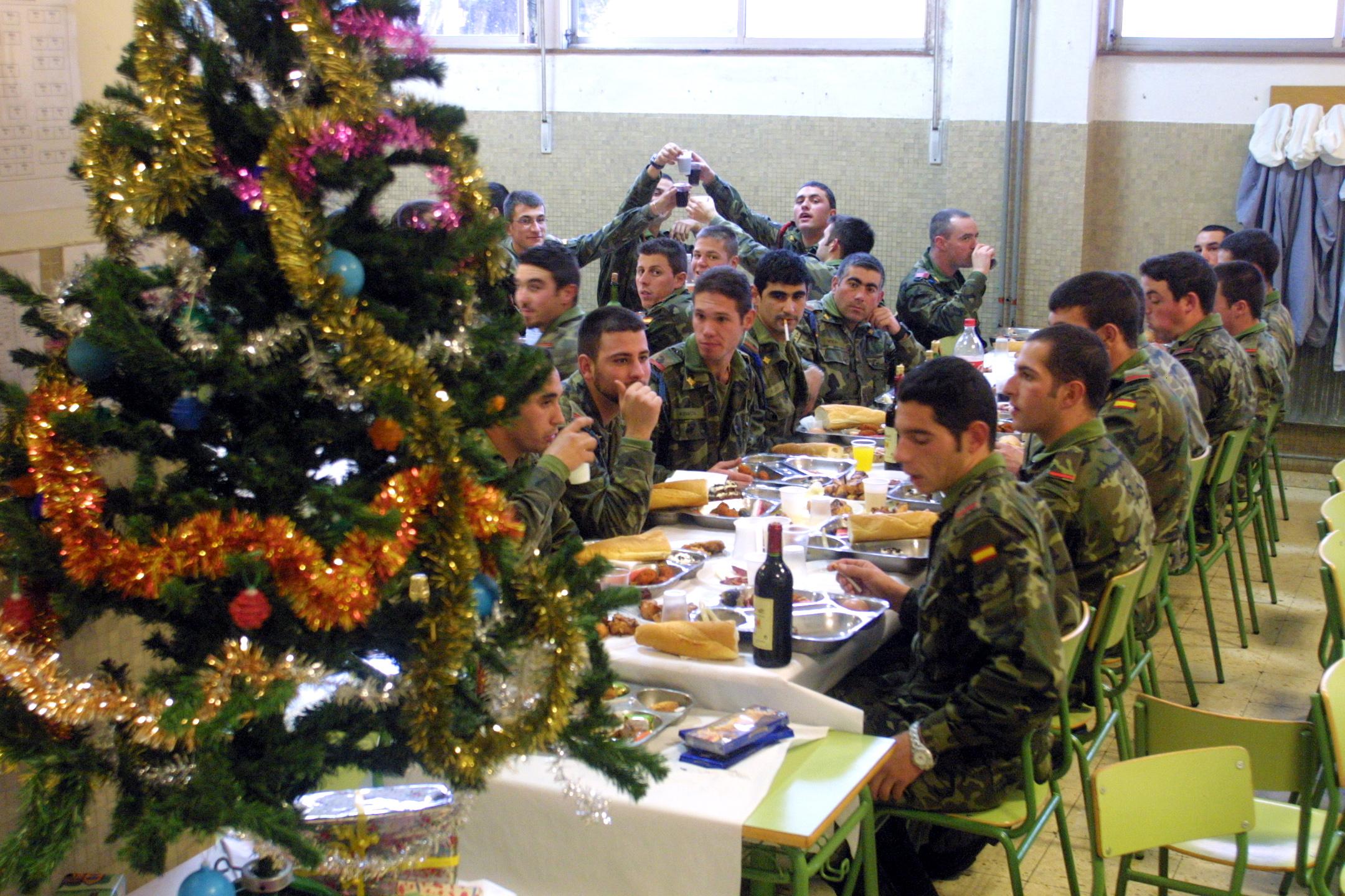 Comida de Navidad de los militares en Vimianzo. <br><b>José Manuel Casal</b>